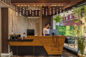 Airport Waves Hotel