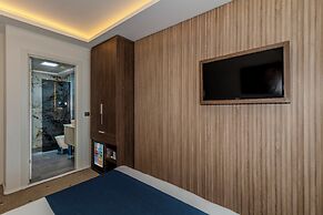 Airport Waves Hotel
