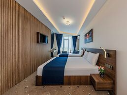 Airport Waves Hotel
