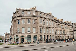 3 Huntingdon Place