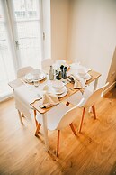 3 Huntingdon Place