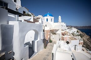 Three Domes Oia - an Iconic Collection
