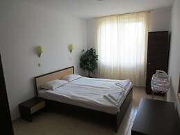 Breeze Apartments