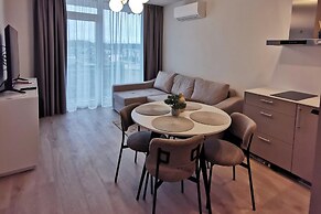 Kunigiskes Apt- Sleeps 4 - Pool & Hot Tub
