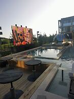 Kunigiskes Apt- Sleeps 4 - Pool & Hot Tub