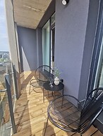 Kunigiskes Apt- Sleeps 4 - Pool & Hot Tub
