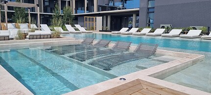 Kunigiskes Apt- Sleeps 4 - Pool & Hot Tub