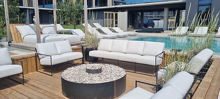 Kunigiskes Apt- Sleeps 4 - Pool & Hot Tub