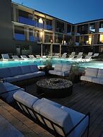 Kunigiskes Apt- Sleeps 4 - Pool & Hot Tub