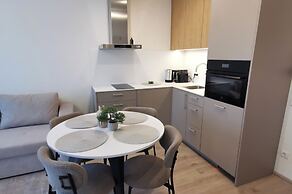 Kunigiskes Apt- Sleeps 4 - Pool & Hot Tub