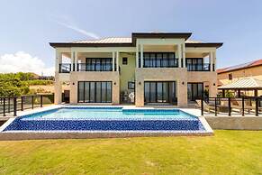 Ocean s Edge Fully Staffed Luxury Villa