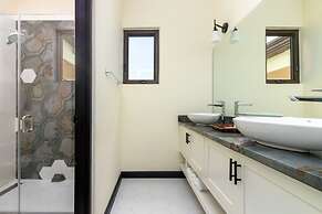 Ocean s Edge Fully Staffed Luxury Villa