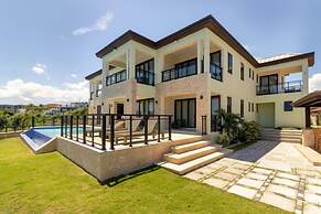Ocean s Edge Fully Staffed Luxury Villa