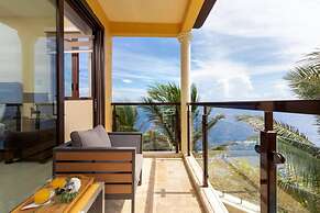 Breathtaking Oceanfront Luxe Villa in Tower Isle Jacuzzi Pool Fully St