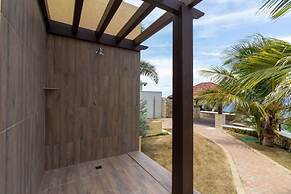 Breathtaking Oceanfront Luxe Villa in Tower Isle Jacuzzi Pool Fully St