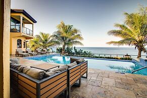 Breathtaking Oceanfront Luxe Villa in Tower Isle Jacuzzi Pool Fully St