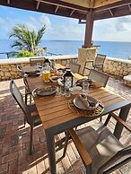 Breathtaking Oceanfront Luxe Villa in Tower Isle Jacuzzi Pool Fully St