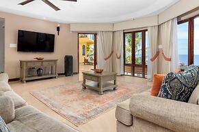 Breathtaking Oceanfront Luxe Villa in Tower Isle Jacuzzi Pool Fully St