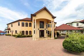 Breathtaking Oceanfront Luxe Villa in Tower Isle Jacuzzi Pool Fully St
