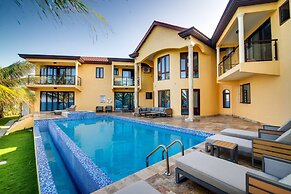 Breathtaking Oceanfront Luxe Villa in Tower Isle Jacuzzi Pool Fully St