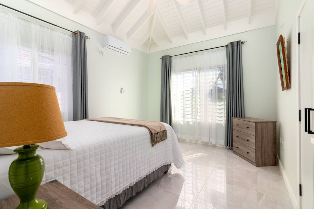 Draxhall Beach Access Gated Community Full Air Con