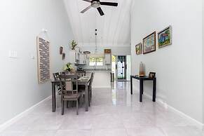 Draxhall Beach Access Gated Community Full Air Con
