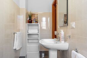 Ierone Apartment with Balcony by Wonderful Italy