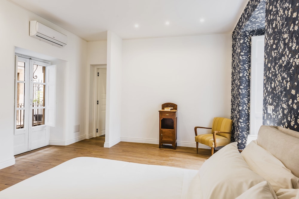 Upscale Urban Apartment by Wonderful Italy
