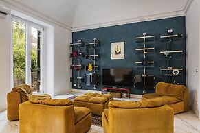 Upscale Urban Apartment by Wonderful Italy
