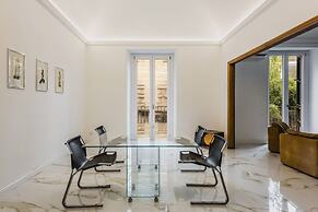 Upscale Urban Apartment by Wonderful Italy