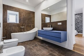 Upscale Urban Apartment by Wonderful Italy
