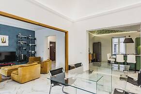 Upscale Urban Apartment by Wonderful Italy