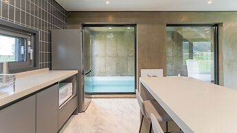 Taean Aloha Oe Pet Pool Villa