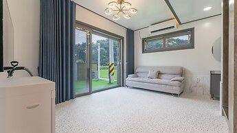 Taean Aloha Oe Pet Pool Villa