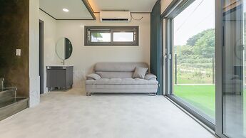 Taean Aloha Oe Pet Pool Villa