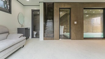 Taean Aloha Oe Pet Pool Villa