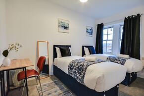 Wigan - Apartment - Sleeps 6 - Parking