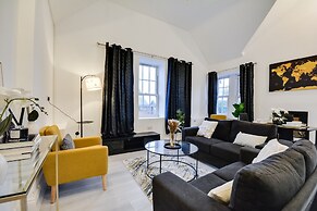 Wigan - Apartment - Sleeps 6 - Parking