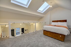 Wigan - Apartment - Sleeps 6 - Parking