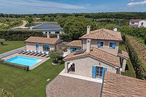 Villa Milo Mali Vareski With Pool