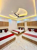 Hotel PVS Grand