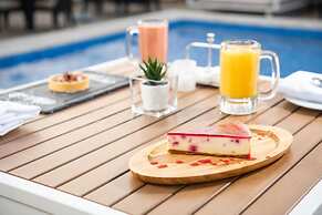 Landmark Hotel & Suites