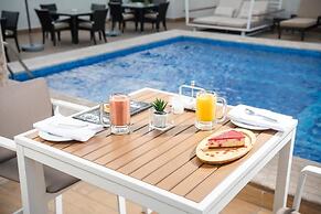Landmark Hotel & Suites