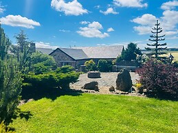 Sleeps 10 - Hot tub - Pool Table - Play Park