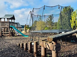 Sleeps 10 - Hot tub - Pool Table - Play Park