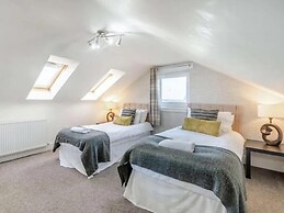 Sleeps 10 - Hot tub - Pool Table - Play Park