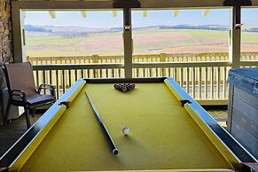 Sleeps 10 - Hot tub - Pool Table - Play Park