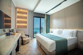 Shayna Beach Club