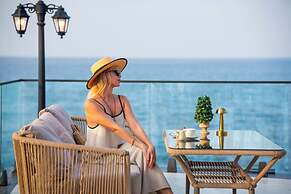Shayna Beach Club