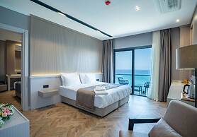 Shayna Beach Club